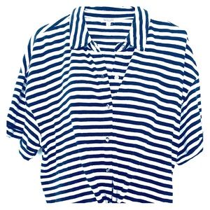 - Splendid button front  top with Tie closure